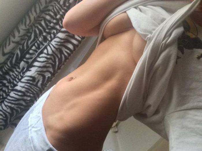 Underboob Is The Best Kind Of Eye Candy (45 pics)