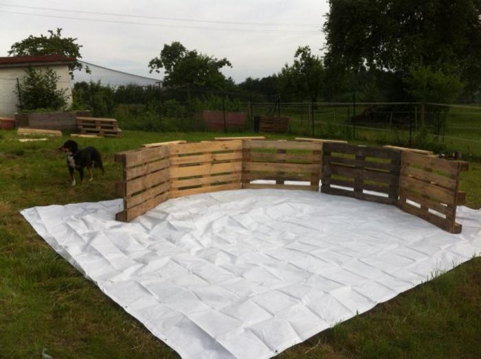 How To Build Your Own Swimming Pool Out Of Pallets (6 pics)