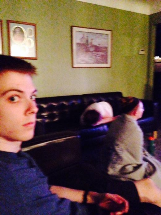 Man Spends 3 Years Taking Awkward Selfies As The Third Wheel (9 pics)