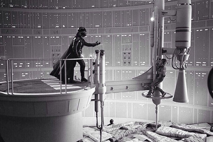 See How Famous Movies Were Made In These Candid Behind The Scenes Pictures (30 pics) See How Famous Movies Were Made In These Candid Behind The Scenes Pictures (30 pics)