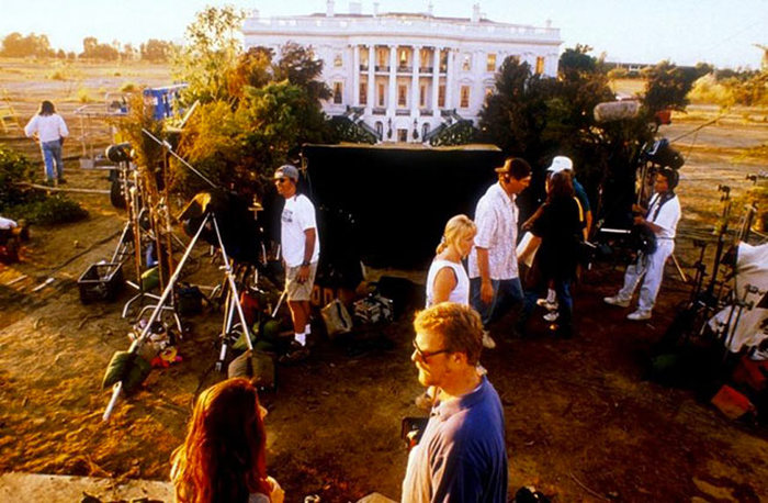 See How Famous Movies Were Made In These Candid Behind The Scenes Pictures (30 pics) See How Famous Movies Were Made In These Candid Behind The Scenes Pictures (30 pics)