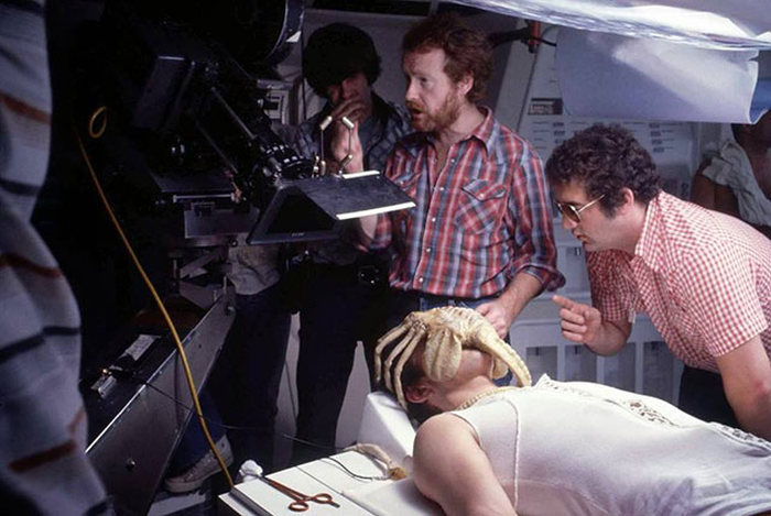 See How Famous Movies Were Made In These Candid Behind The Scenes Pictures (30 pics) See How Famous Movies Were Made In These Candid Behind The Scenes Pictures (30 pics)