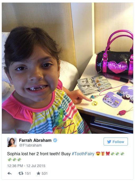 Farrah Abraham Gave Her Daughter $600 After She Lost Two Teeth (2 pics)