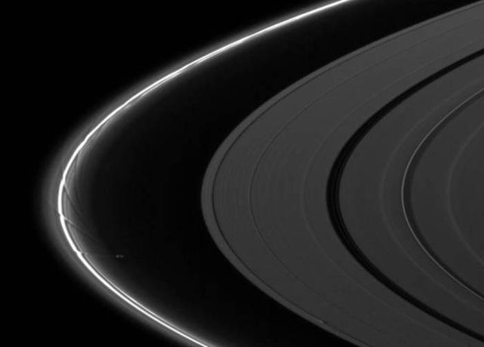 NASA’s Cassini Spacecraft Takes Some Spectacular Pictures Of Outer Space (17 pics)