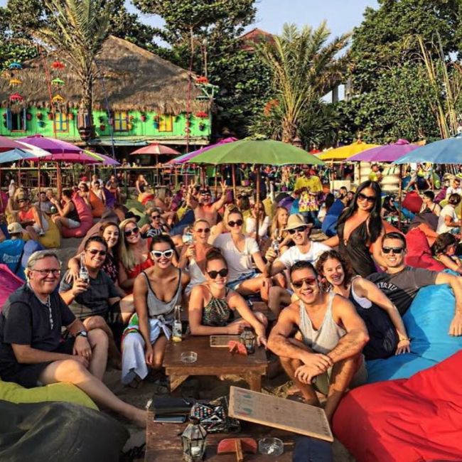 Tourists Get Stuck In Bali Due To A Volcano But They Don't Seem To Mind (24 pics)