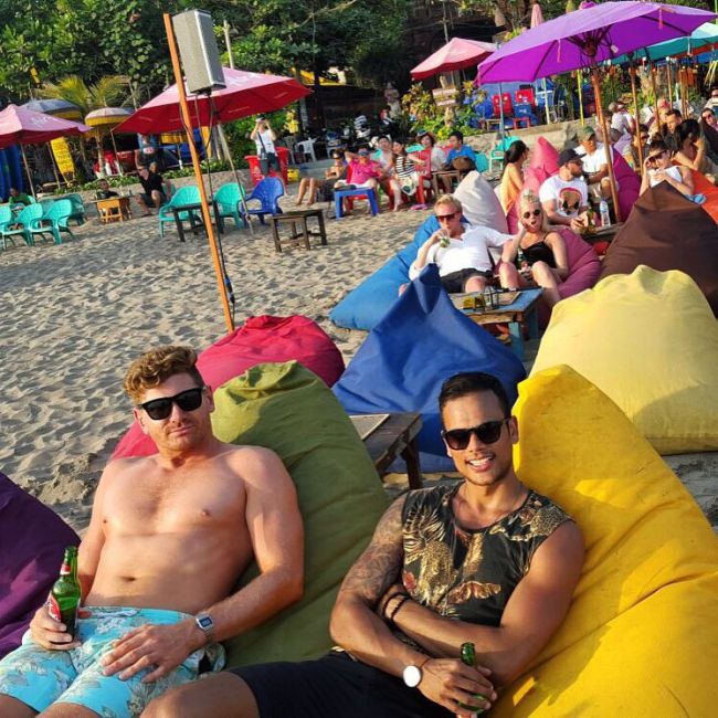 Tourists Get Stuck In Bali Due To A Volcano But They Don't Seem To Mind (24 pics)