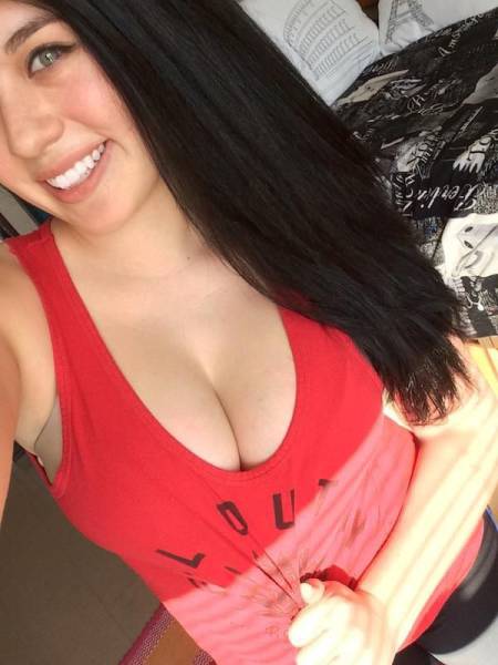 The Best Part Of Summer Is Babes With Busty Chests (50 pics)
