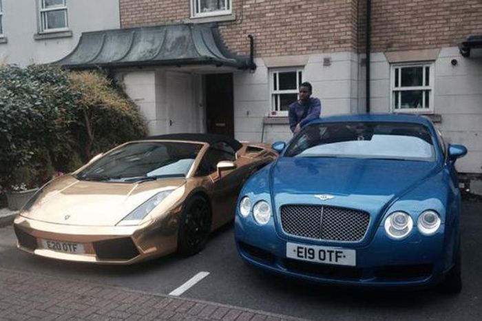 Stock Trader Laughs As His Lamborghini And Bentley Crash In The Same Night (6 pics)