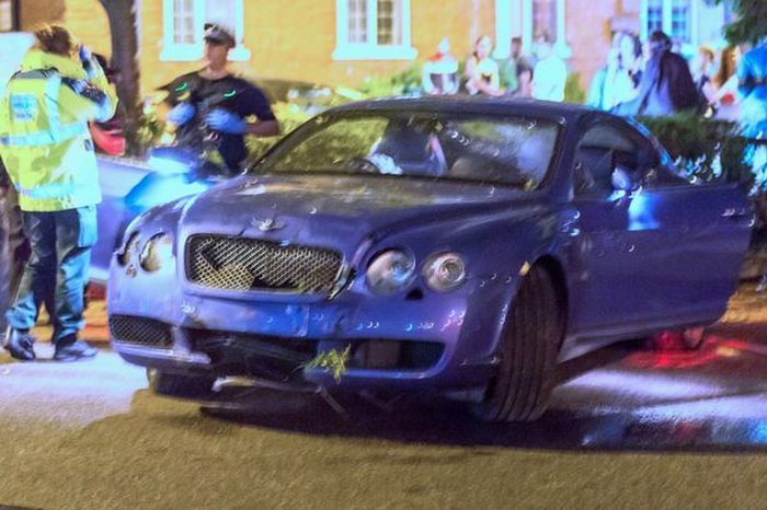 Stock Trader Laughs As His Lamborghini And Bentley Crash In The Same Night (6 pics)