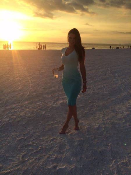 Babes In Tight Dresses Are Like A Present For Your Eyes (56 pics)