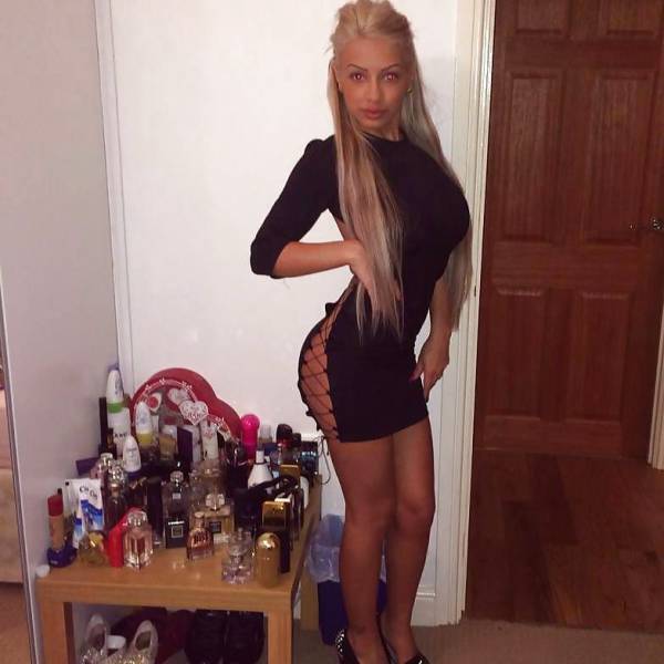 Babes In Tight Dresses Are Like A Present For Your Eyes (56 pics)