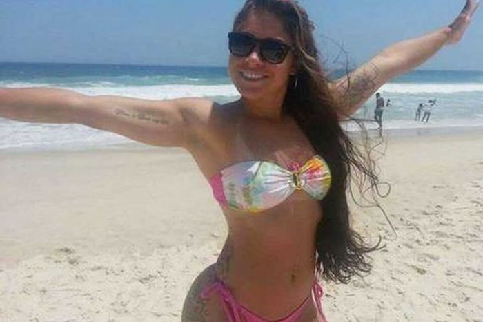 Brazilian Street Cleaner Offered Modeling Job After These Pictures Hit The Internet (14 pics)