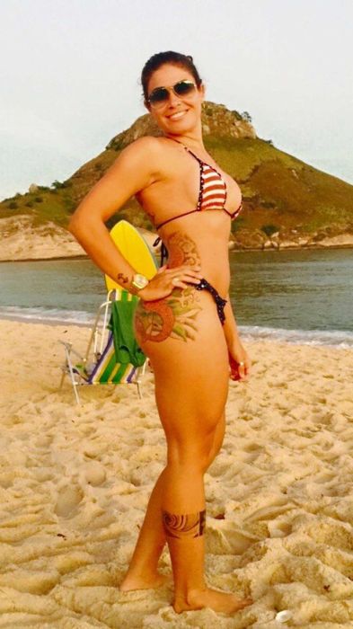 Brazilian Street Cleaner Offered Modeling Job After These Pictures Hit The Internet (14 pics)