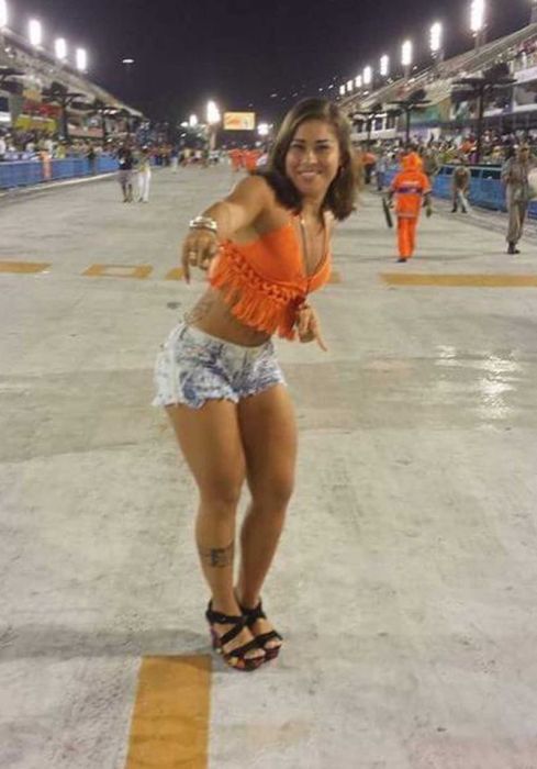 Brazilian Street Cleaner Offered Modeling Job After These Pictures Hit The Internet (14 pics)