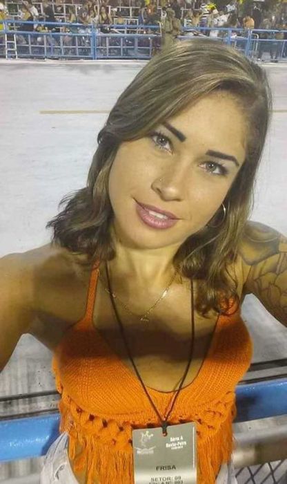Brazilian Street Cleaner Offered Modeling Job After These Pictures Hit The Internet (14 pics)