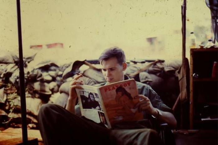 Rare Photos Of American Soldiers Relaxing In Vietnam (25 pics)