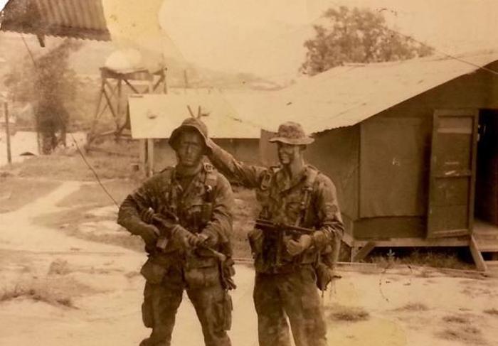 Rare Photos Of American Soldiers Relaxing In Vietnam (25 pics)