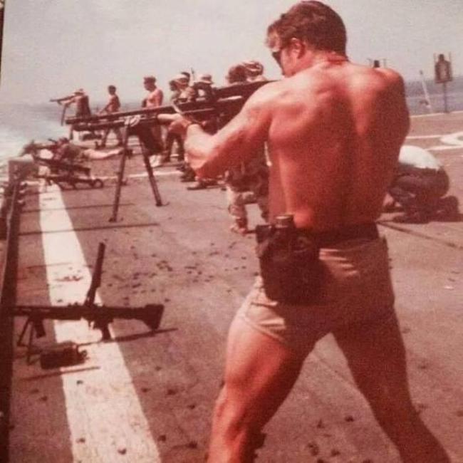 Rare Photos Of American Soldiers Relaxing In Vietnam (25 pics)