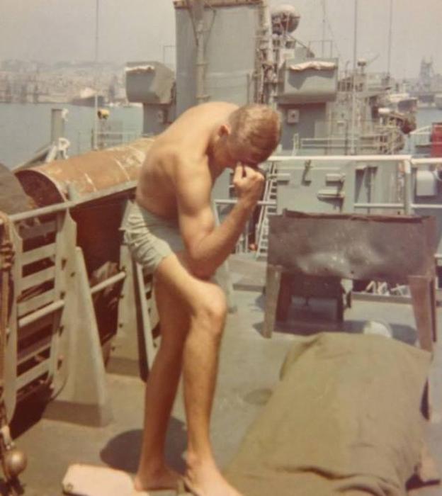 Rare Photos Of American Soldiers Relaxing In Vietnam (25 pics)