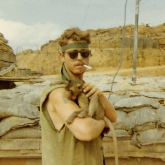 Rare Photos Of American Soldiers Relaxing In Vietnam (25 pics)