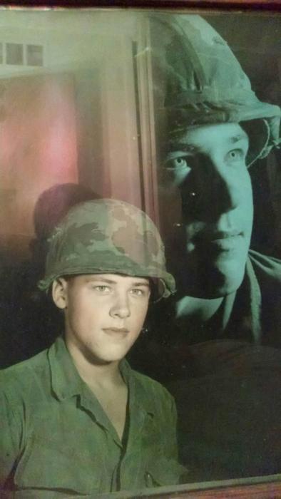 Rare Photos Of American Soldiers Relaxing In Vietnam (25 pics)