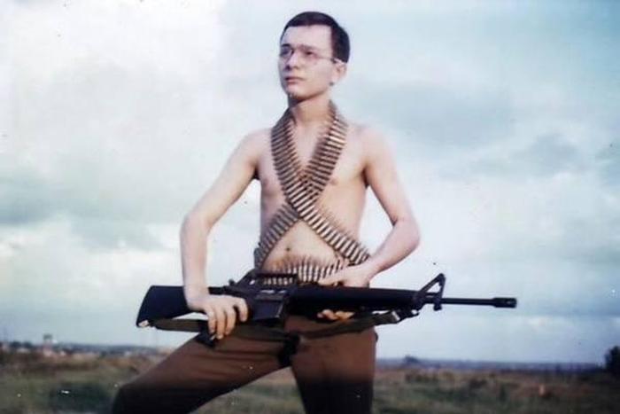 Rare Photos Of American Soldiers Relaxing In Vietnam (25 pics)