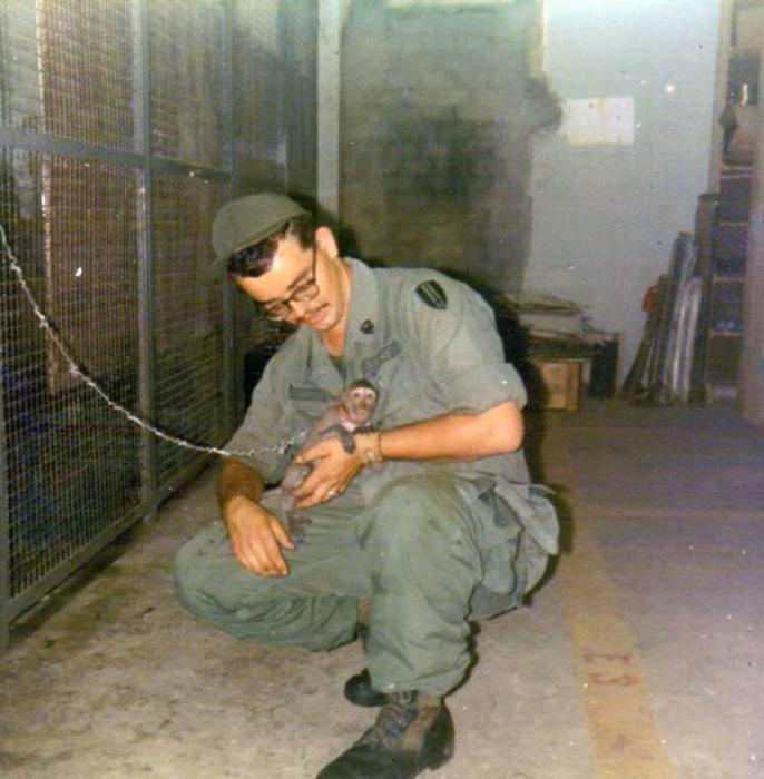 Rare Photos Of American Soldiers Relaxing In Vietnam (25 pics)