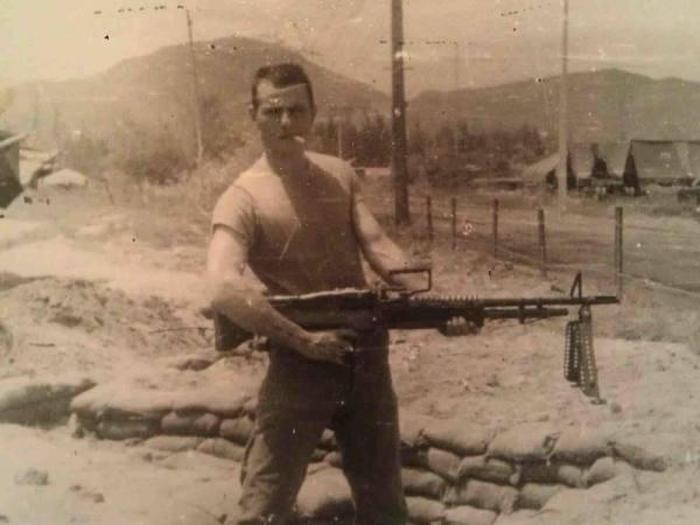 Rare Photos Of American Soldiers Relaxing In Vietnam (25 pics)