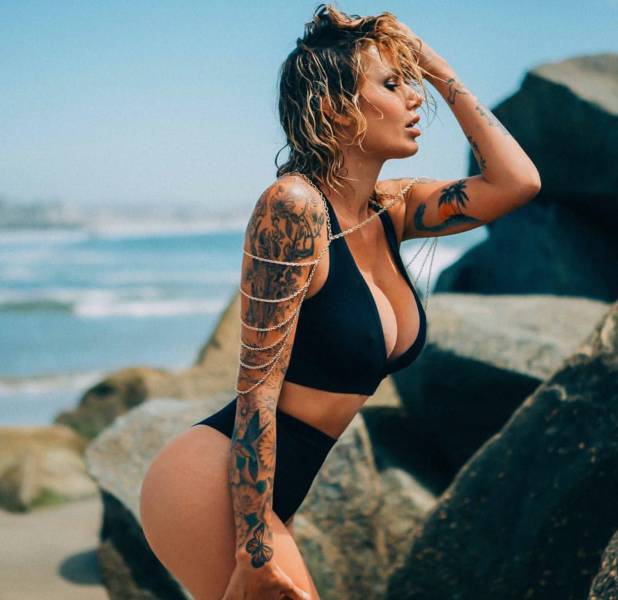 These Girls Know How To Make Tattoos Look Hot From Head To Toe (53 pics)