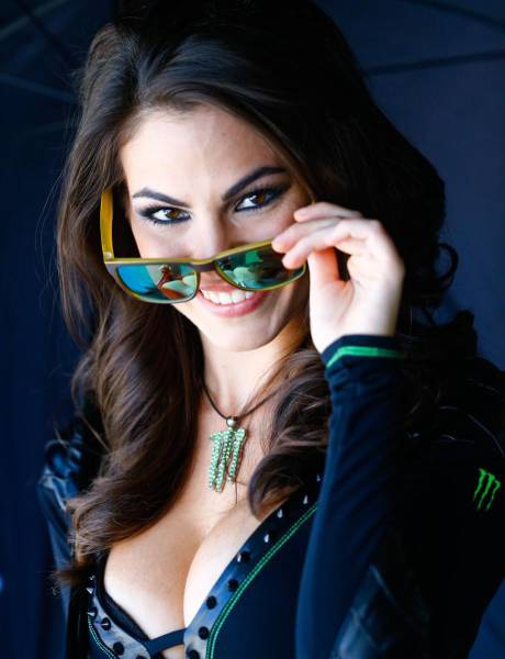 Motorsports And Red Hot Race Girls Go So Well Together (89 pics)