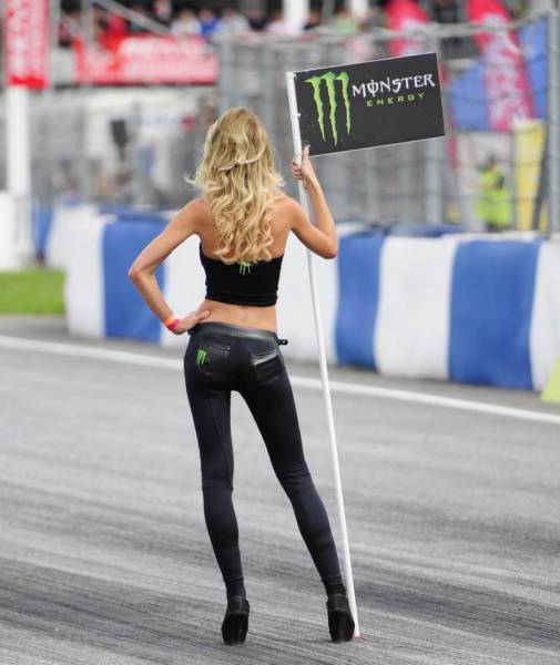 Motorsports And Red Hot Race Girls Go So Well Together (89 pics)