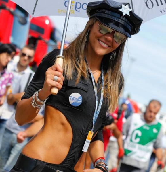 Motorsports And Red Hot Race Girls Go So Well Together (89 pics)