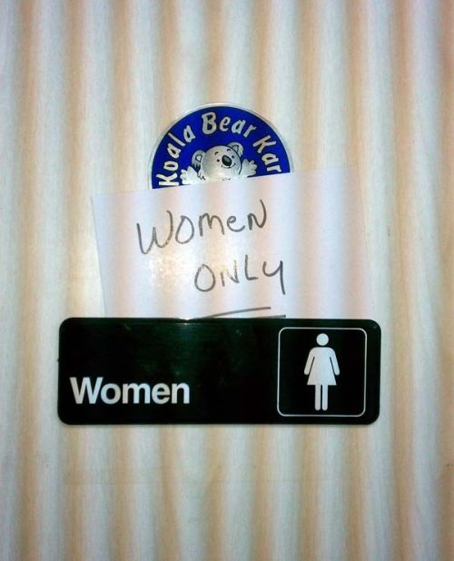 Signs That Just Don't Make Any Sense At All (20 pics)