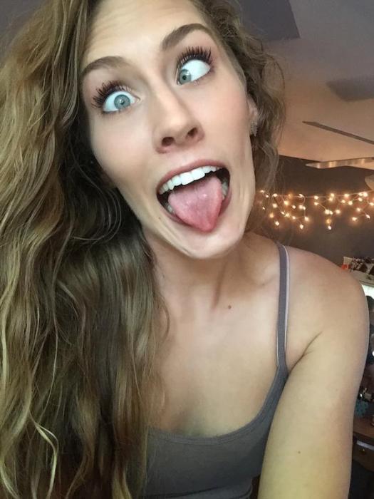 Every Man Needs A Hot Goofy Girl In His Life (41 pics)