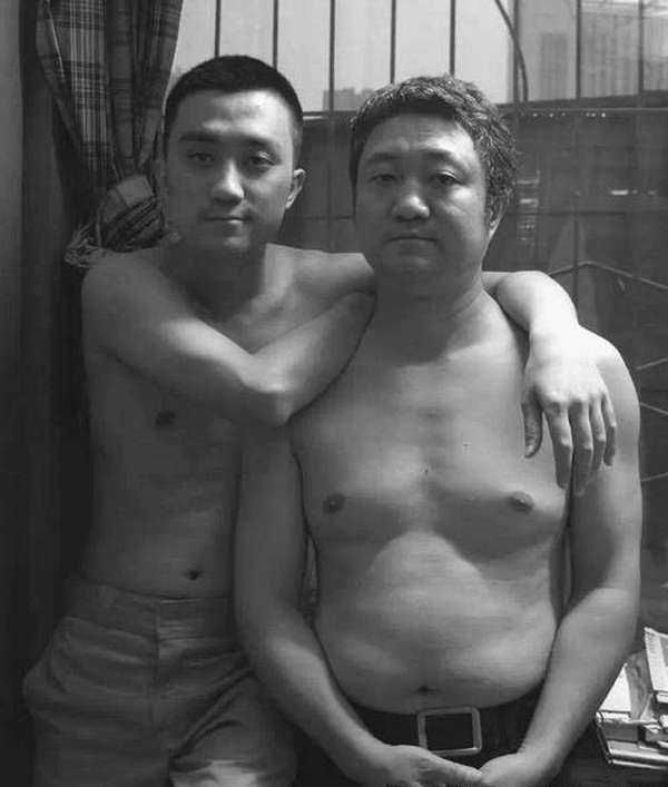 For 30 Years This Man Took A Selfie With His Son, The Last One Will Surprise You (27 pics)
