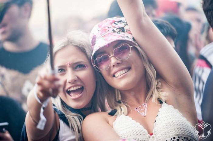 The Hottest Women From The 2015 Tomorrowland Festival (30 pics)