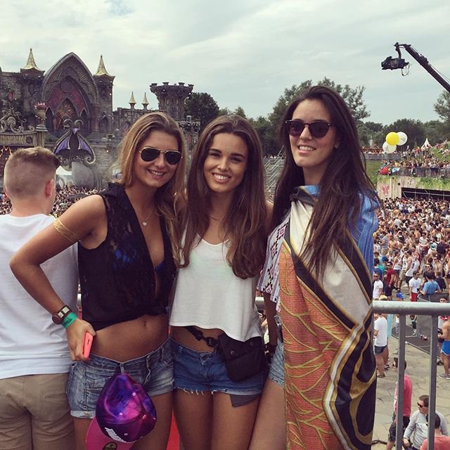 The Hottest Women From The 2015 Tomorrowland Festival (30 pics)