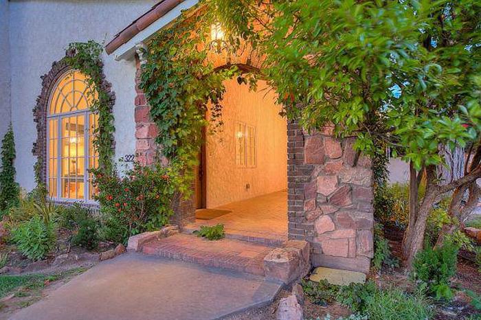 Jesse Pinkman’s House From Breaking Bad Is Now On the Market (11 pics)