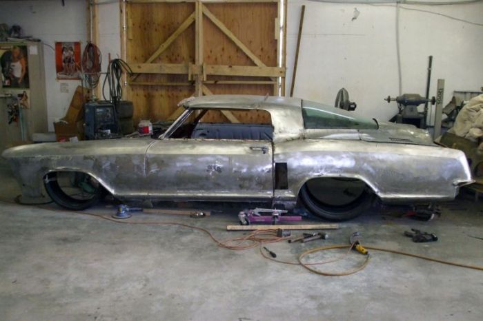Buick Riveria Gets An Extreme Makeover (7 pics)