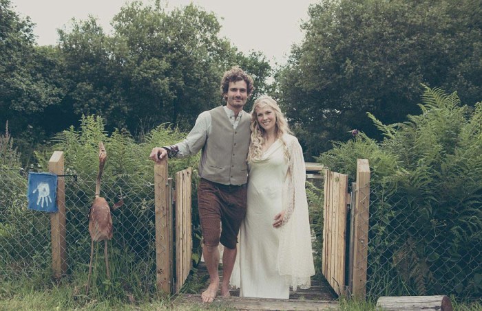 Couple Turns Their Garden Into Middle Earth For A Hobbit Themed Wedding (18 pics)