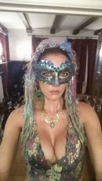 America's Next Top Model Adrianne Curry Announces She's Retiring From Cosplay (25 pics)