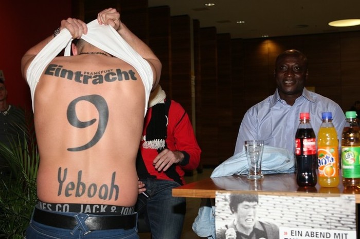 Football Fans Show Their Love Of The Game With Tattoos (18 pics)