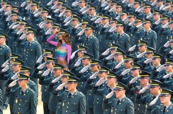 This Girl Wanted Her Picture Photoshopped And The Internet Was Happy To Help (22 pics)