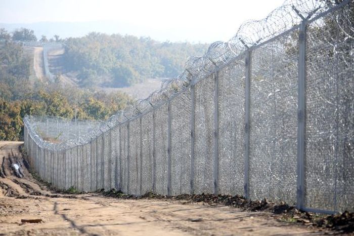 How Bulgaria Keeps Illegal Aliens Out Of Their Country (5 pics)