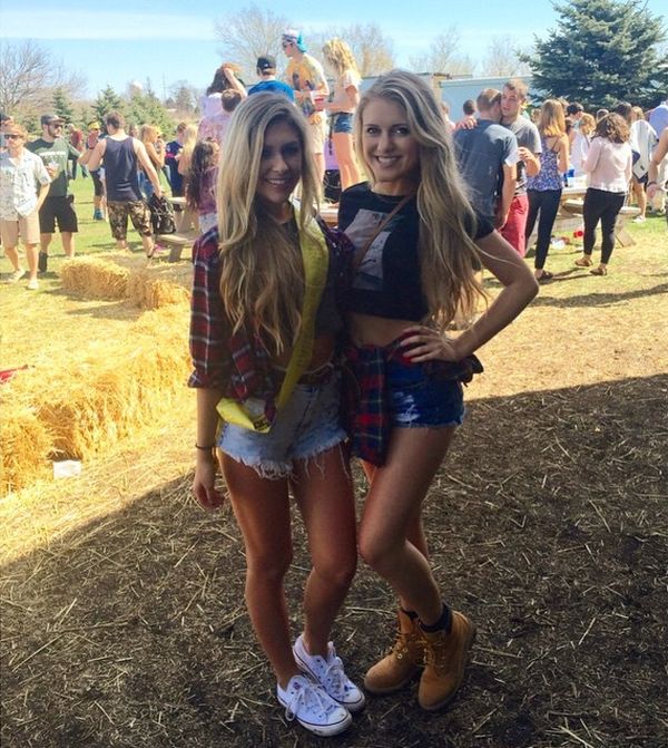 College Girls Are A Subject Worth Studying (21 pics)