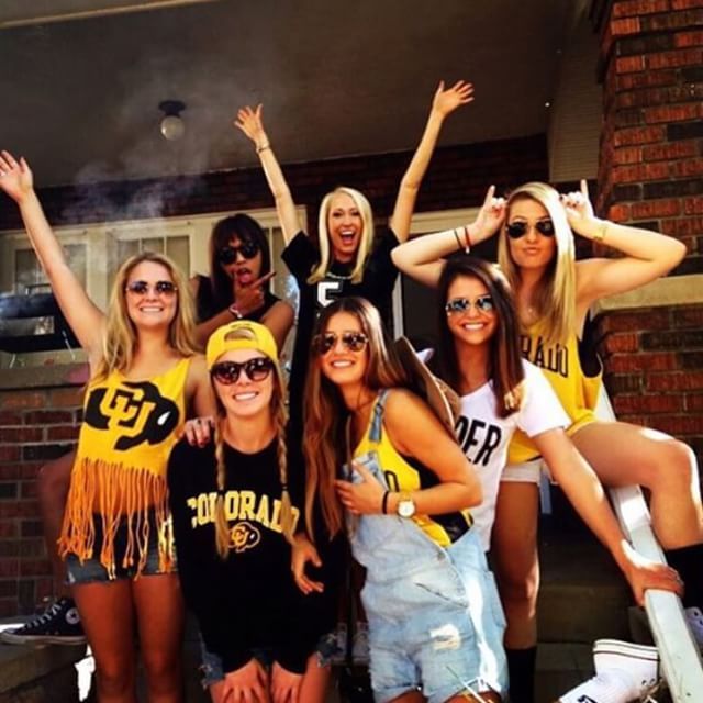 College Girls Are A Subject Worth Studying (21 pics)
