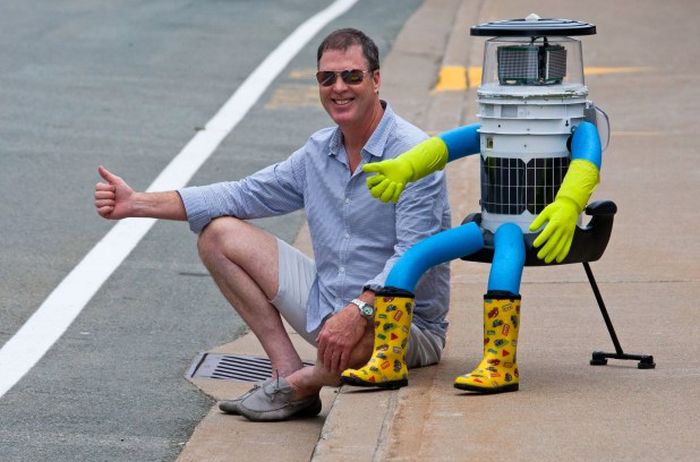 The Hitchhiking Robot Lasted Two Weeks In America Before It Was Murdered (4 pics)
