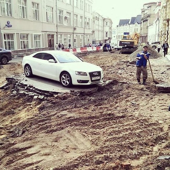 This Audi Was Parked In The Wrong Spot (6 pics)