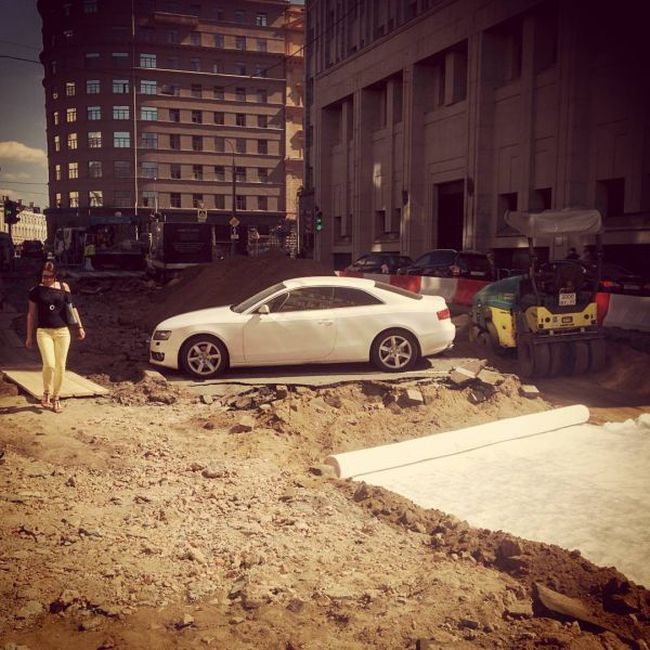 This Audi Was Parked In The Wrong Spot (6 pics)