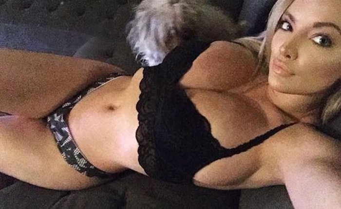 Get Ready For Some Sexy Girls Taking Selfies (33 pics)